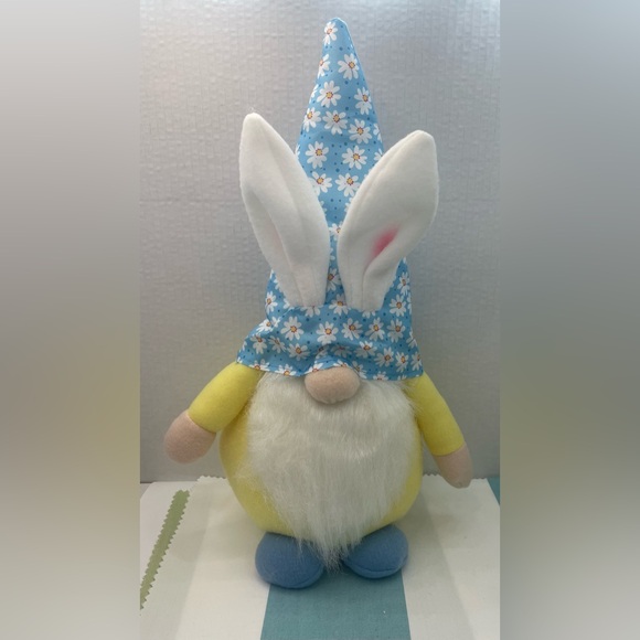 Flower Spring/Easter Bunny Gnome - Picture 1 of 10